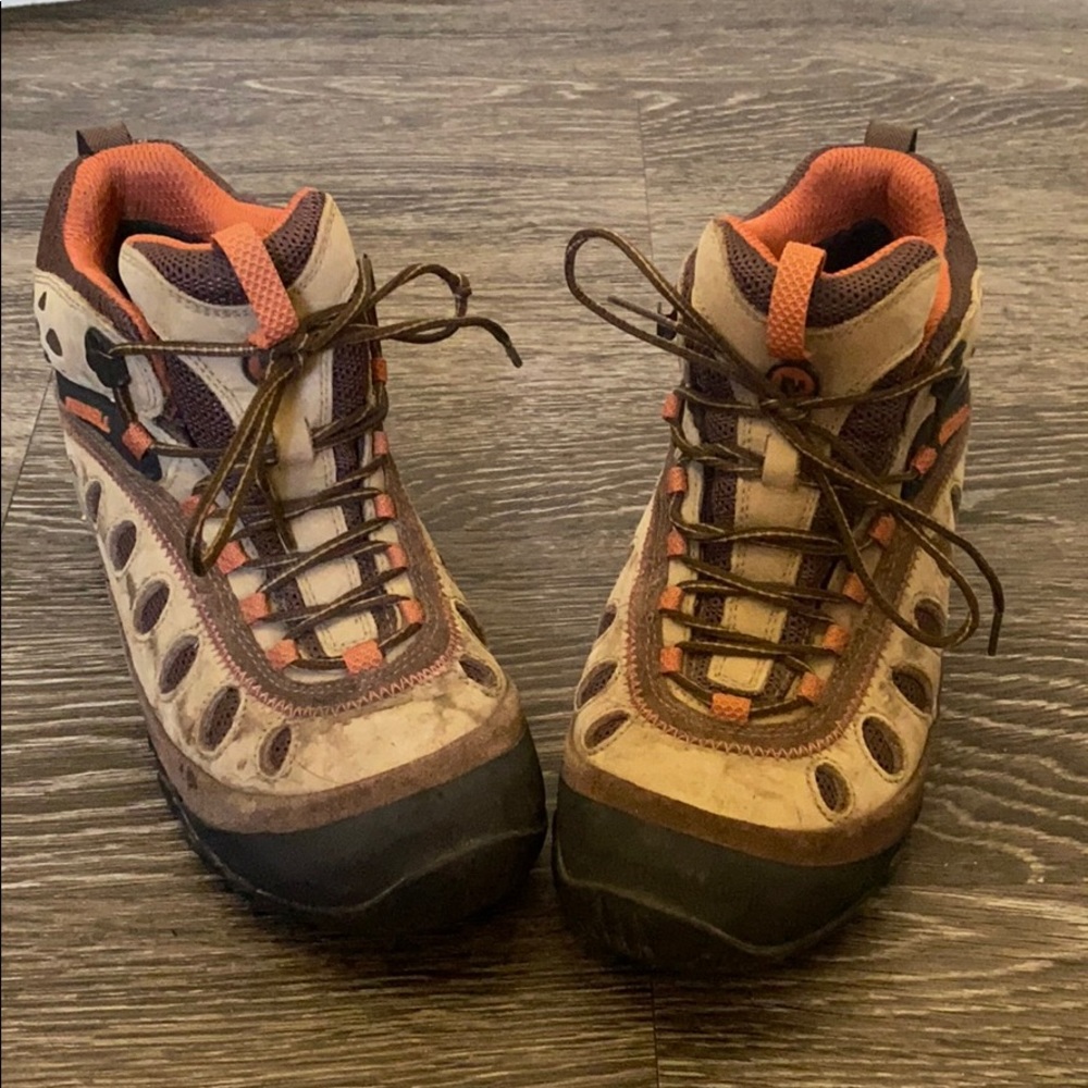 Merrill waterproof hiking boots size 8.5